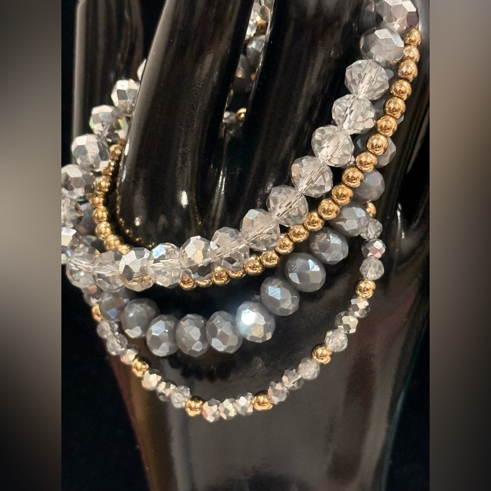 Elegant Gold and Silver Beaded Bracelet Set (4)